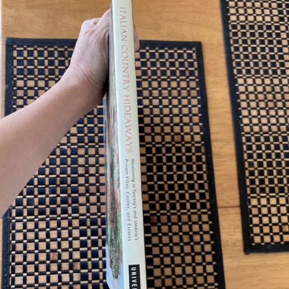 Italian Country Hideaways: Vacationing in Tuscany and Umbria's Most by Hurst - Picture 4 of 13